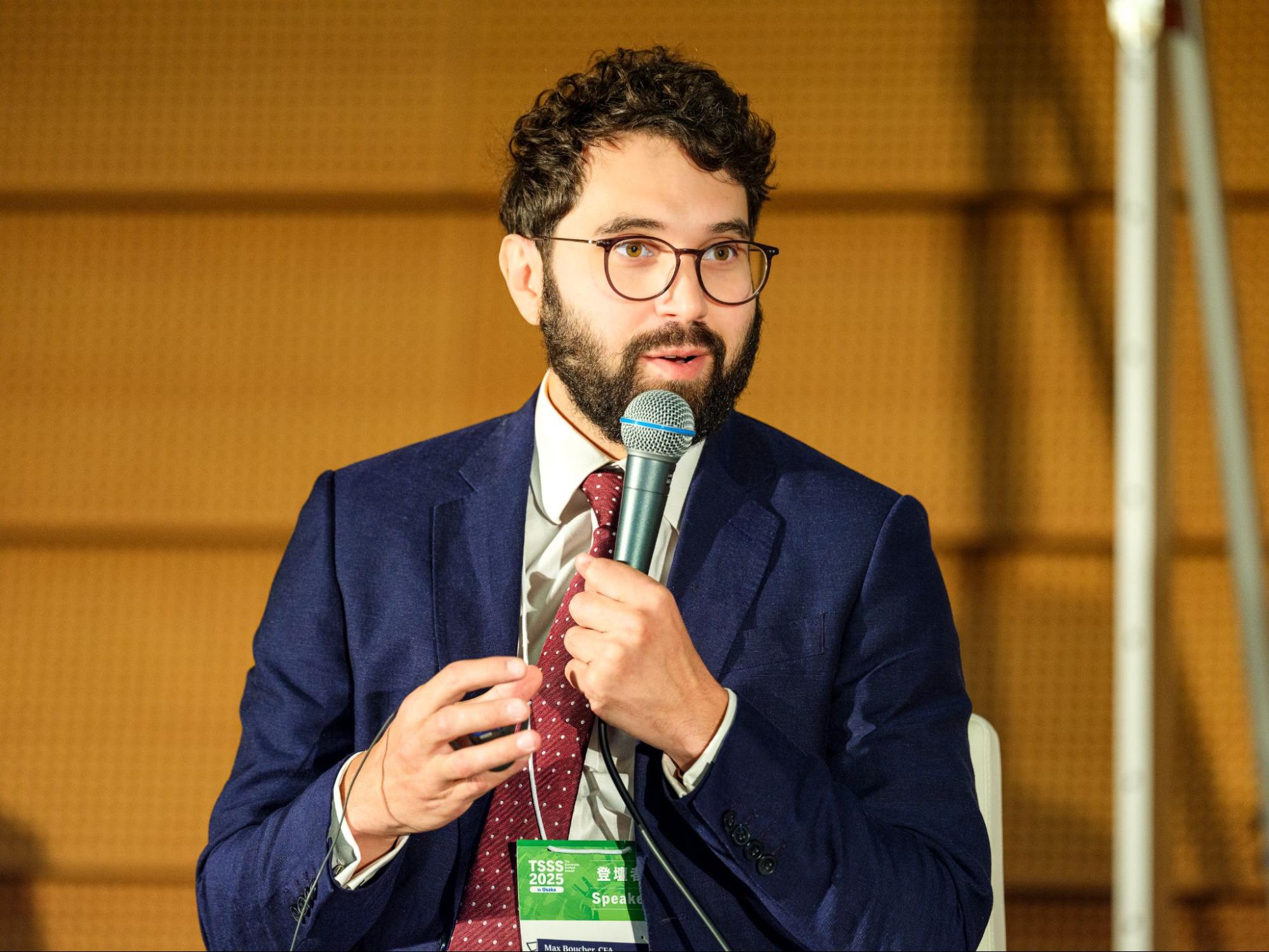 FAIRRイニシアチブのマックス・ブッシェーさんが、水産業のサステナビリティ評価の重要性を紹介