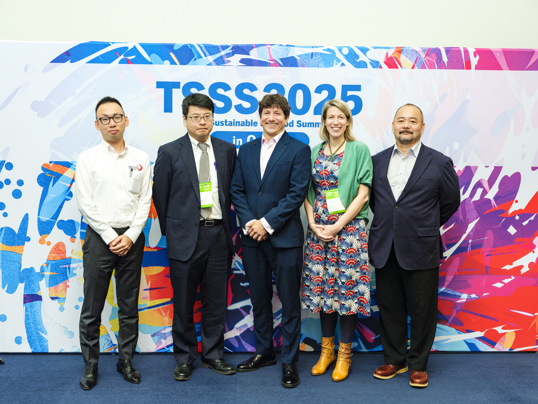 2025年10月に開催されたサステナブルシーフード・サミット in 大阪（TSSS2025）に登壇したフランシスコ・アルドンさん（中央）。「責任ある養殖飼料調達で拓く養殖の未来」セッションのパネリストたちと。 