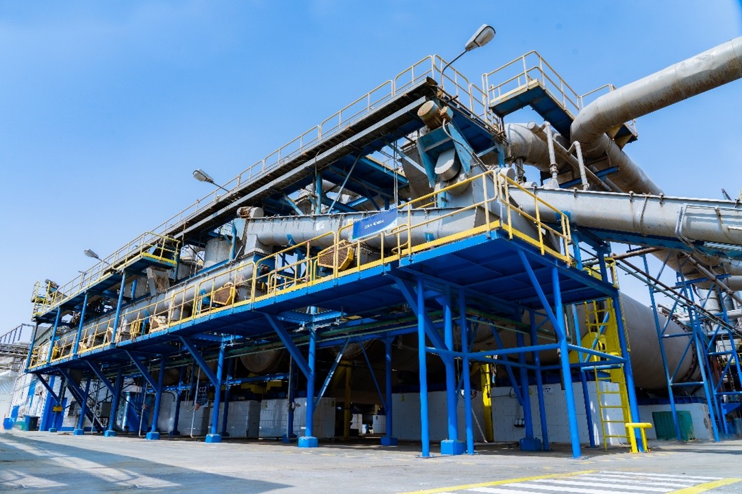 魚粉や魚油をつくる海産原料生産工場（写真提供：マリントラスト） 