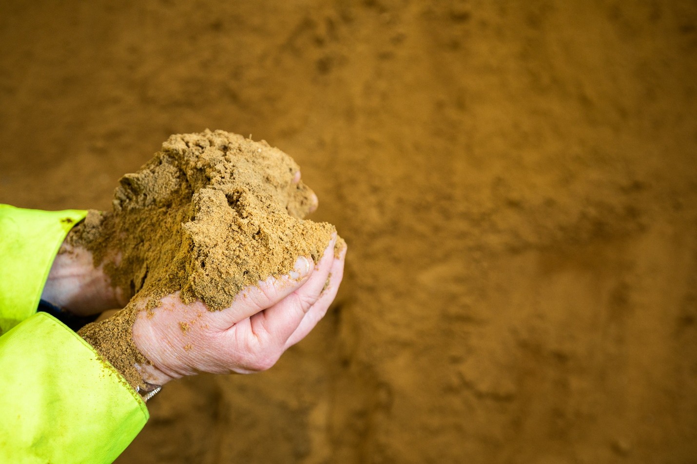養殖飼料の原料となる魚粉（写真提供：マリントラスト） 
